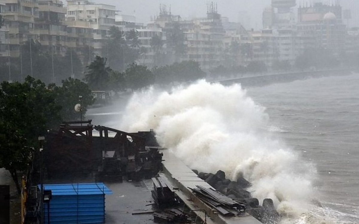 Trung Quốc dồn dập nâng mức cảnh báo trước siêu bão Hinnamnor